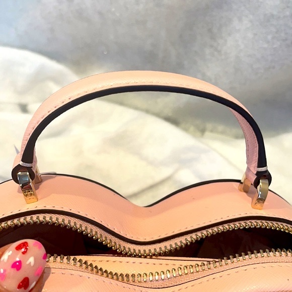 β€οΈSALEπKate Spade Leather Heart Crossbody Love Shack. βChalk pinkβ - Picture 7 of 9